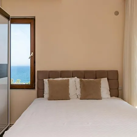 Lara Park Apartment *